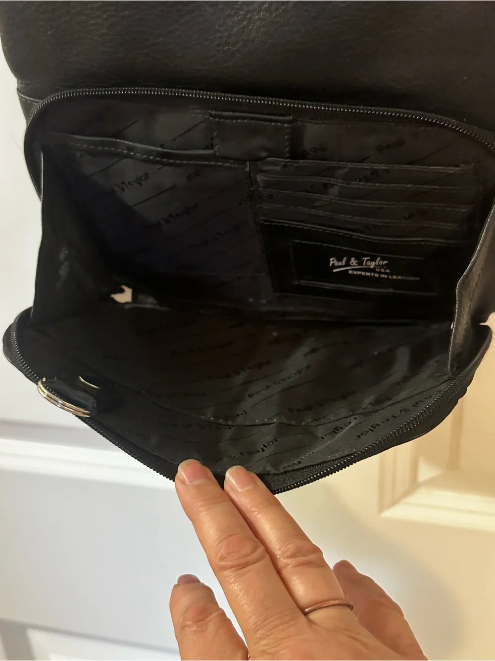 Paul & Taylor Black Leather Crossbody Shoulder Bag - Men os